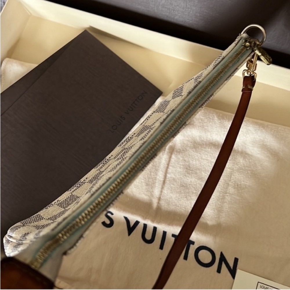 Louis Vuitton Bag - Picture 7 of 10